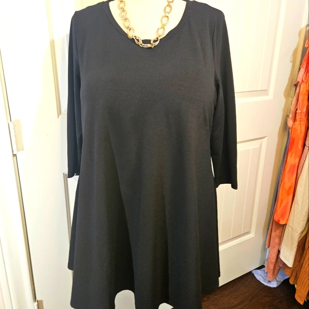 Black Blouse/ Premise - Picture 3 of 7